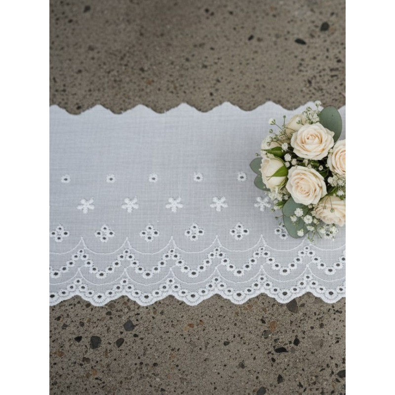 Шитье на батисте М919