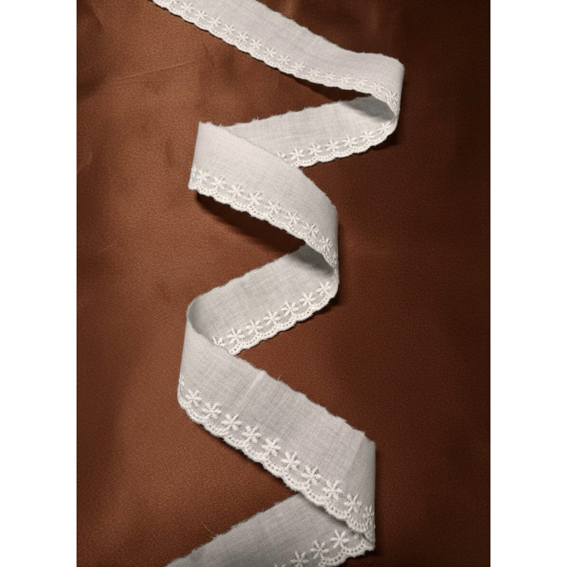 Шитье на батисте М922